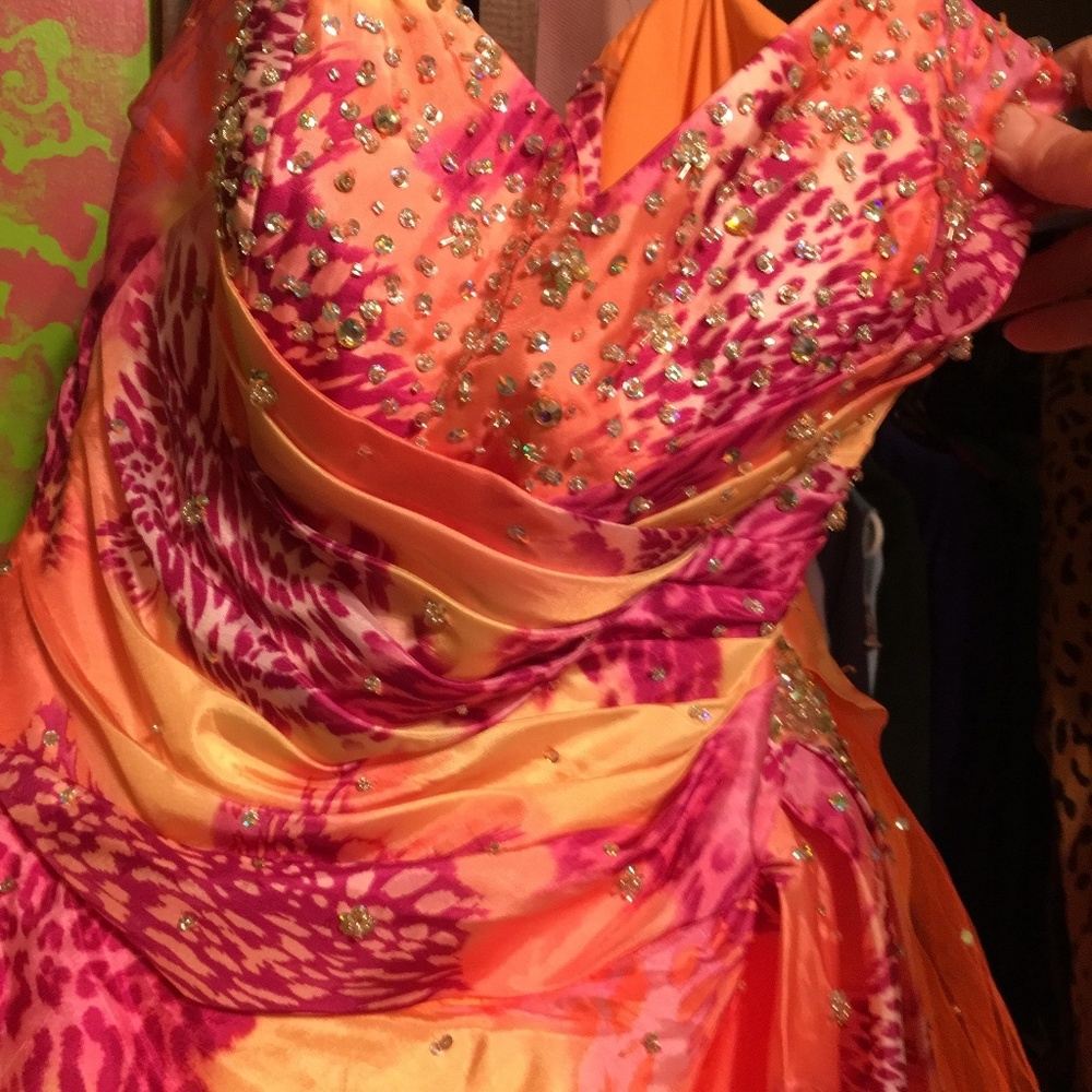 Dress - Picture 4 of 4
